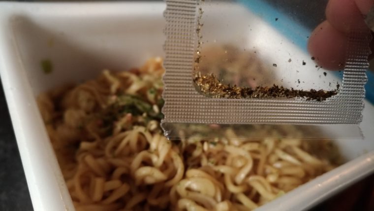 ペヤング 金箔